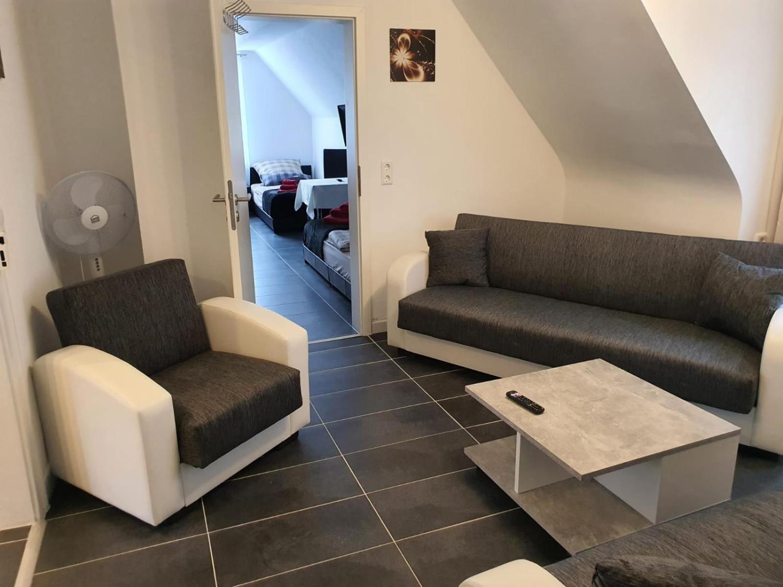 Calwer Höfle Marktplatz - Firmen, Handwerker, Monteure Willkommen Apartment